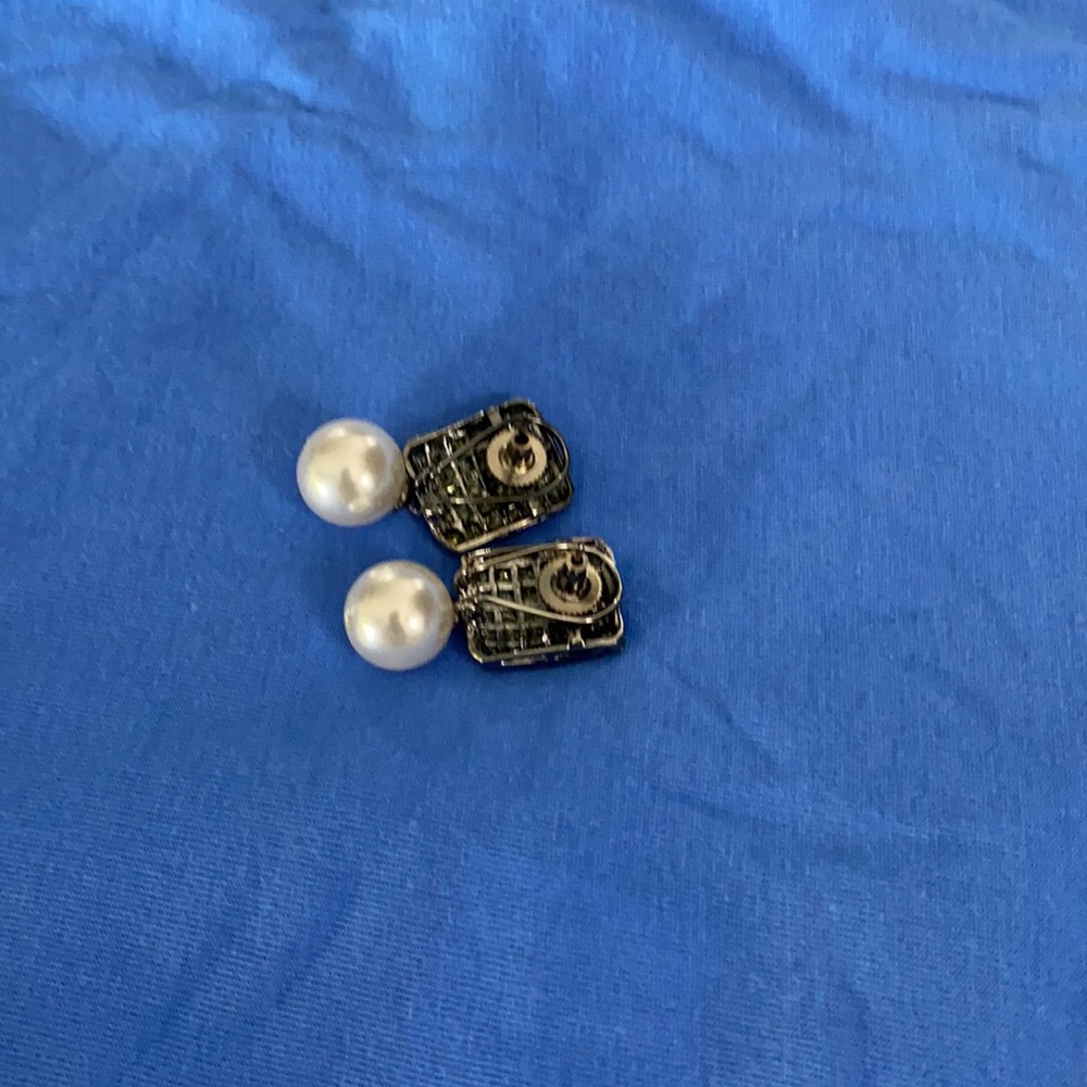 Earrings - Picture 4 of 4